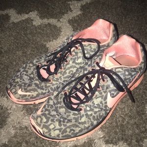 Women’s Nike sz 9.5